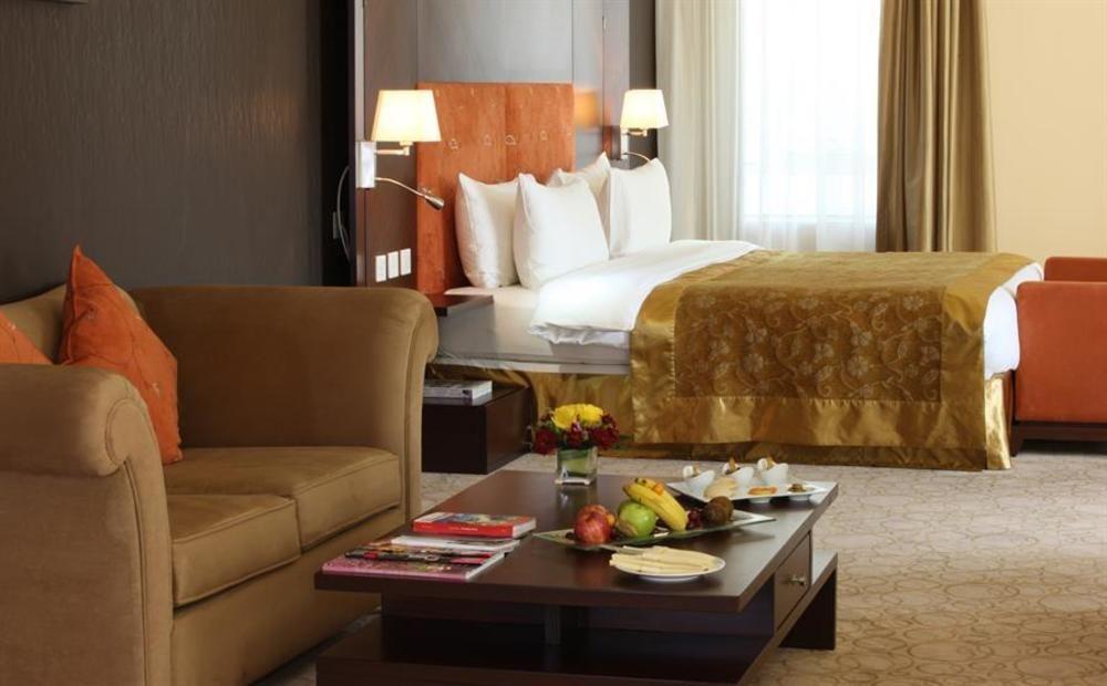 Amt Mena Aparthotel Доха Екстериор снимка