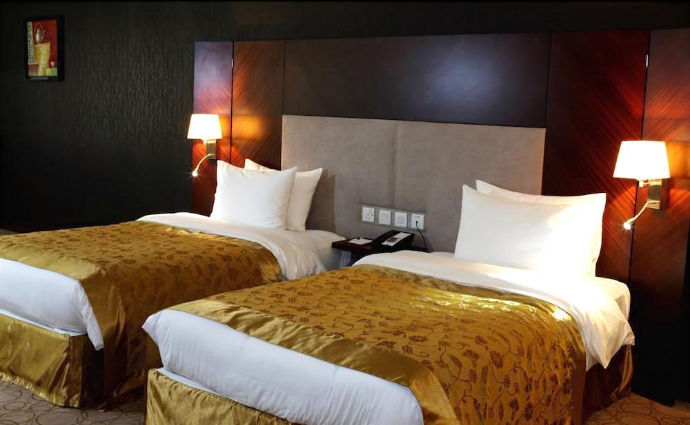 Amt Mena Aparthotel Доха Екстериор снимка