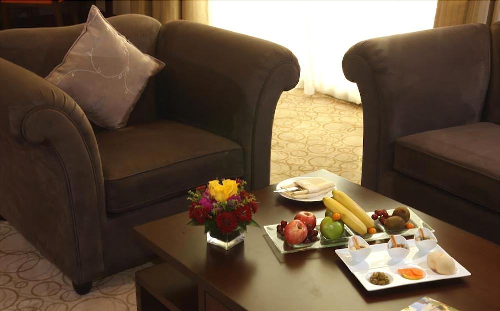 Amt Mena Aparthotel Доха Екстериор снимка