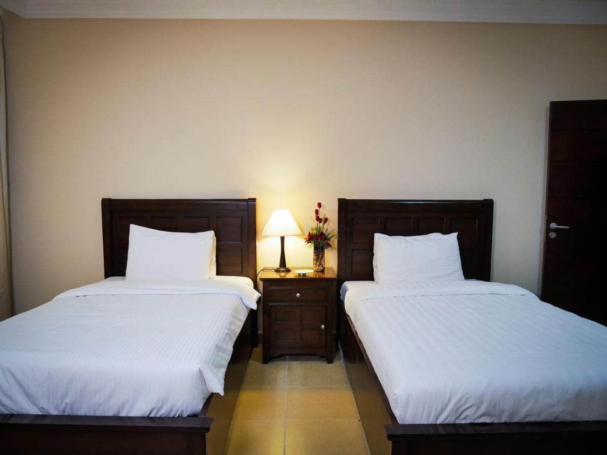 Amt Mena Aparthotel Доха Екстериор снимка