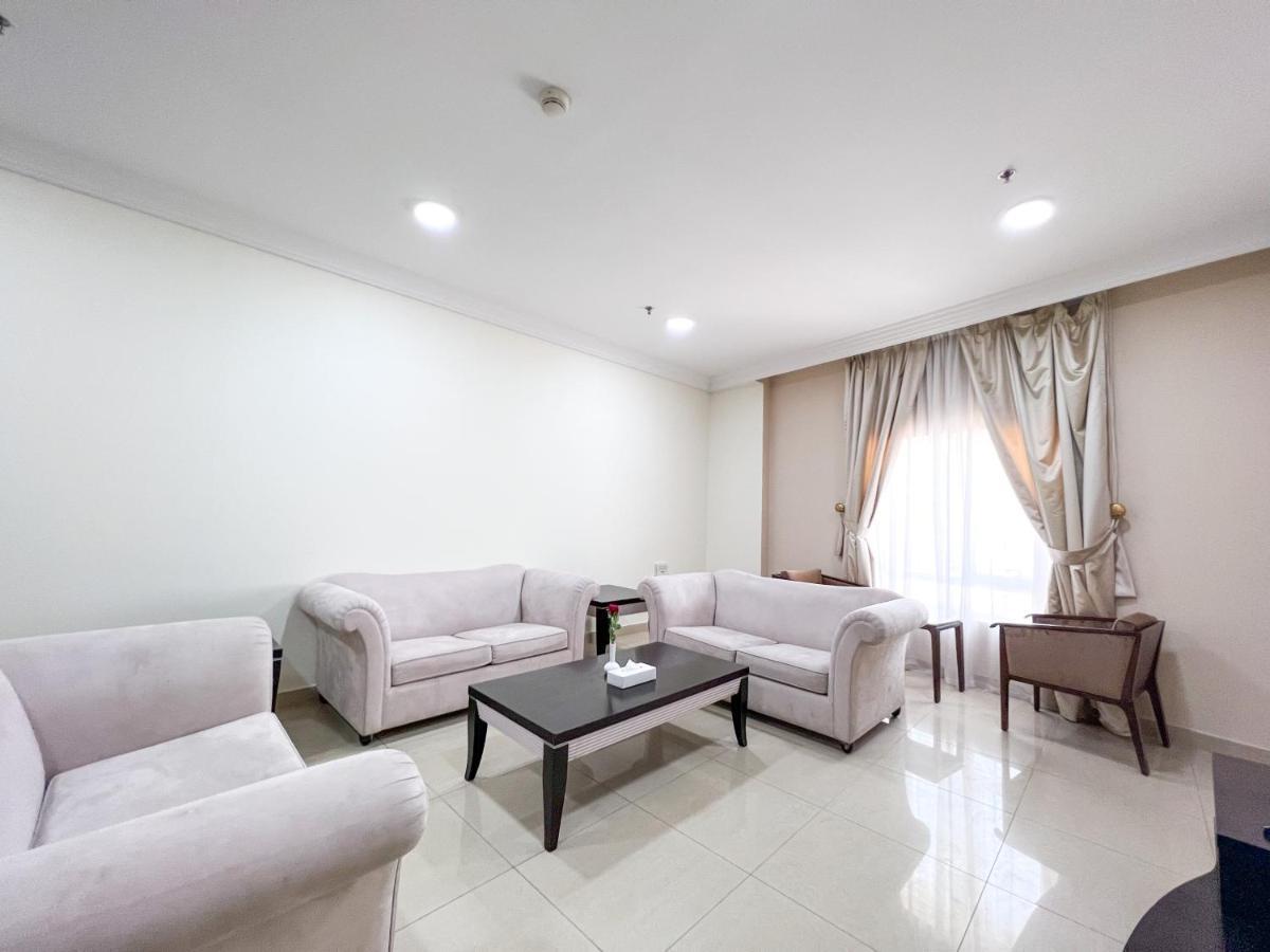 Amt Mena Aparthotel Доха Екстериор снимка