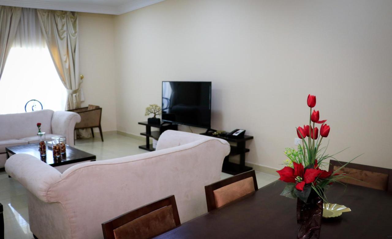 Amt Mena Aparthotel Доха Екстериор снимка