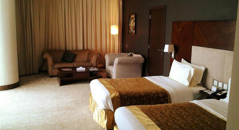 Amt Mena Aparthotel Доха Екстериор снимка