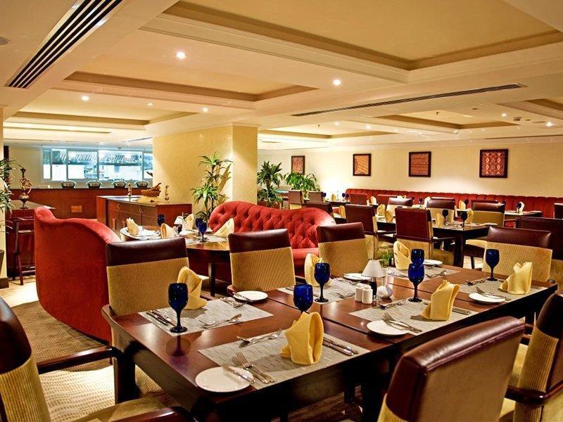 Amt Mena Aparthotel Доха Екстериор снимка
