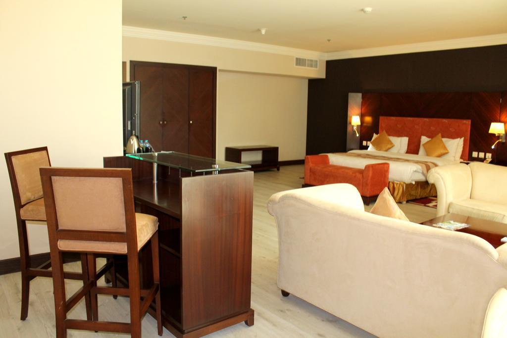Amt Mena Aparthotel Доха Екстериор снимка