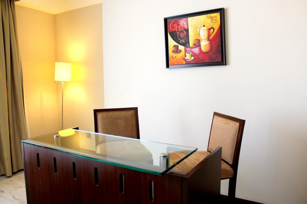Amt Mena Aparthotel Доха Екстериор снимка