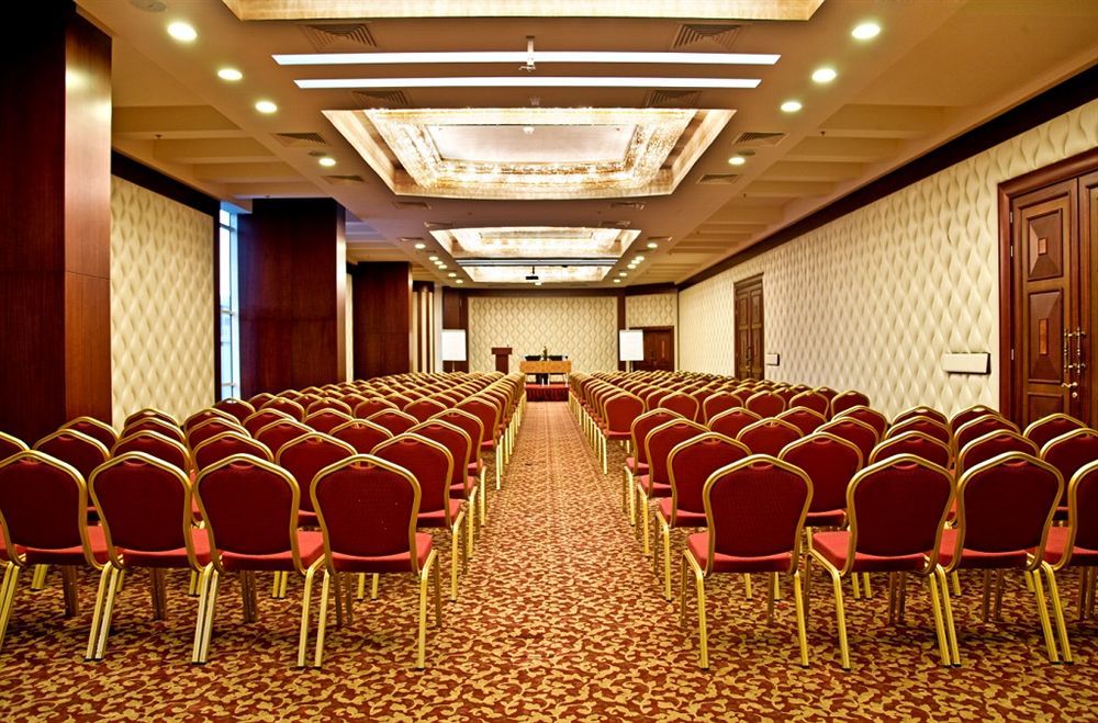 Amt Mena Aparthotel Доха Екстериор снимка