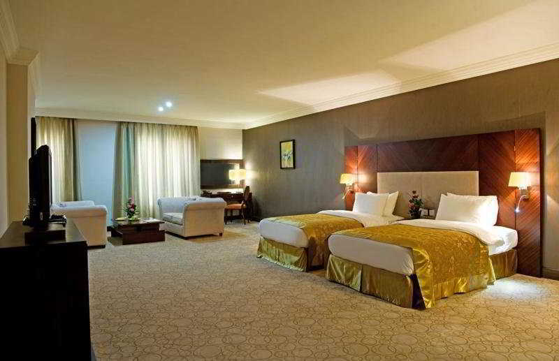 Amt Mena Aparthotel Доха Екстериор снимка