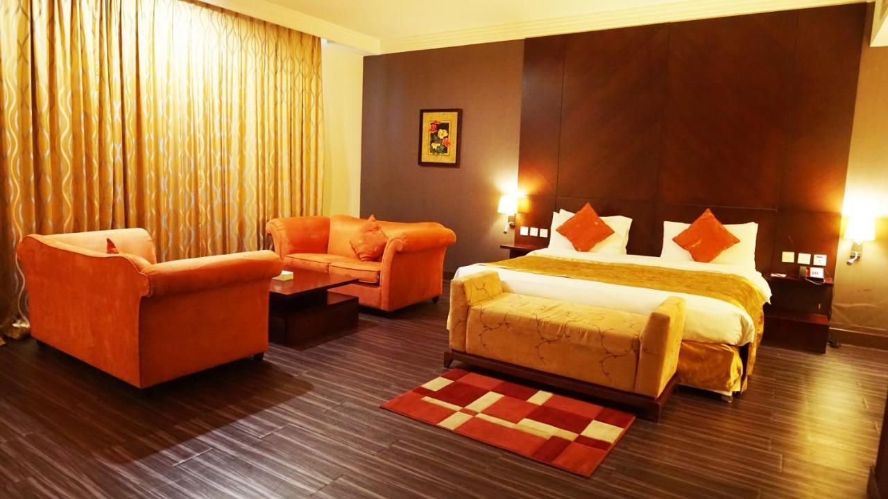 Amt Mena Aparthotel Доха Екстериор снимка