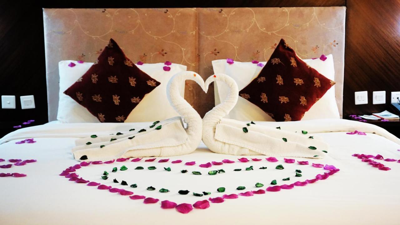 Amt Mena Aparthotel Доха Екстериор снимка